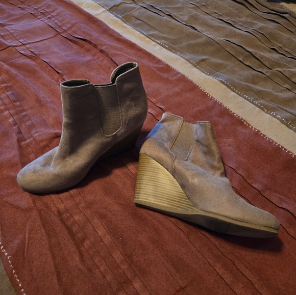 Stylish Tan Wedge Ankle Boots by Merona. Lightly worn. Size 8. Faux suede. - Picture 2 of 5